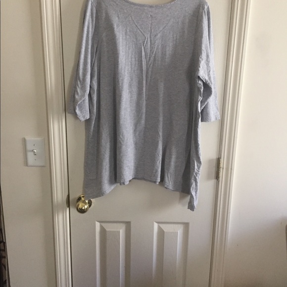 Cool top with 3/4 length sleeves - Picture 3 of 3